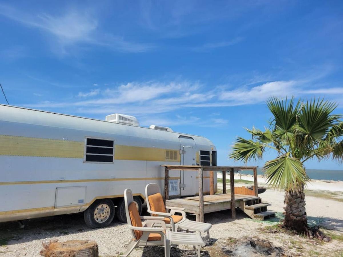 Maggie At The Beach - 1973 Vintage Rv Port Lavaca Exterior photo